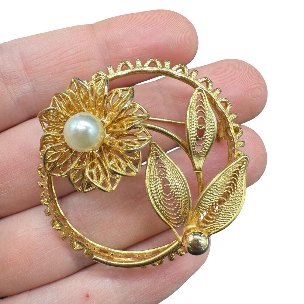 Vintage Jewelry Gold Tone Floral Brooch Flower Pin